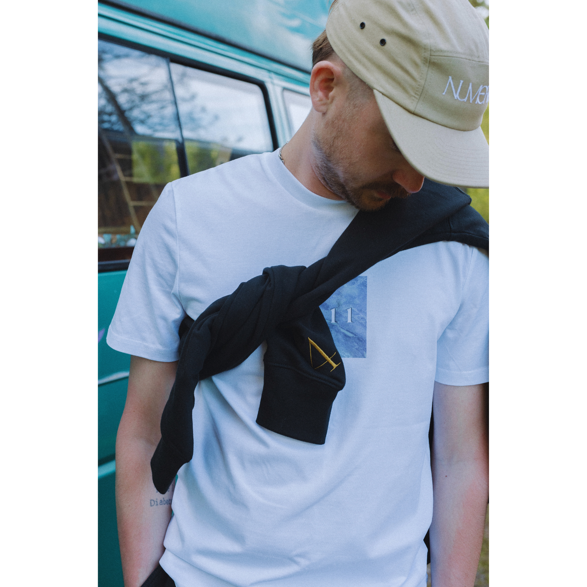 Numerologinen vaatebrändi NUMER0